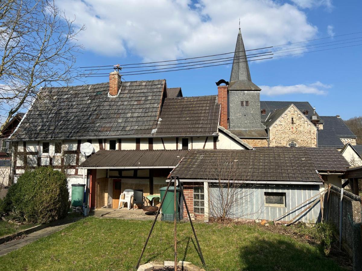 Villa 300 Jahre altes renoviertes Fachwerkhaus Peterslahr Exterior foto