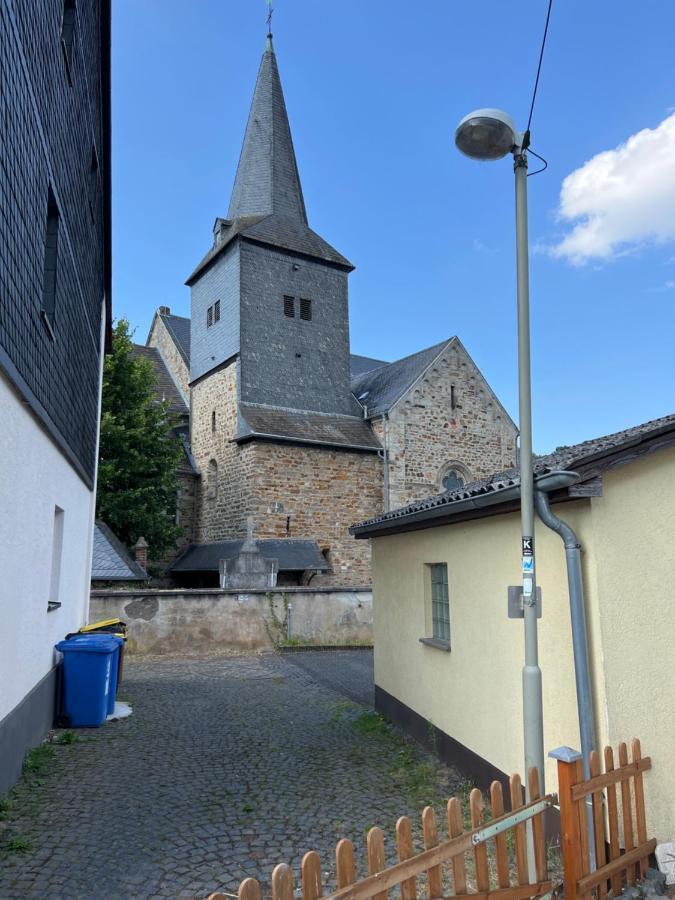 Villa 300 Jahre altes renoviertes Fachwerkhaus Peterslahr Exterior foto